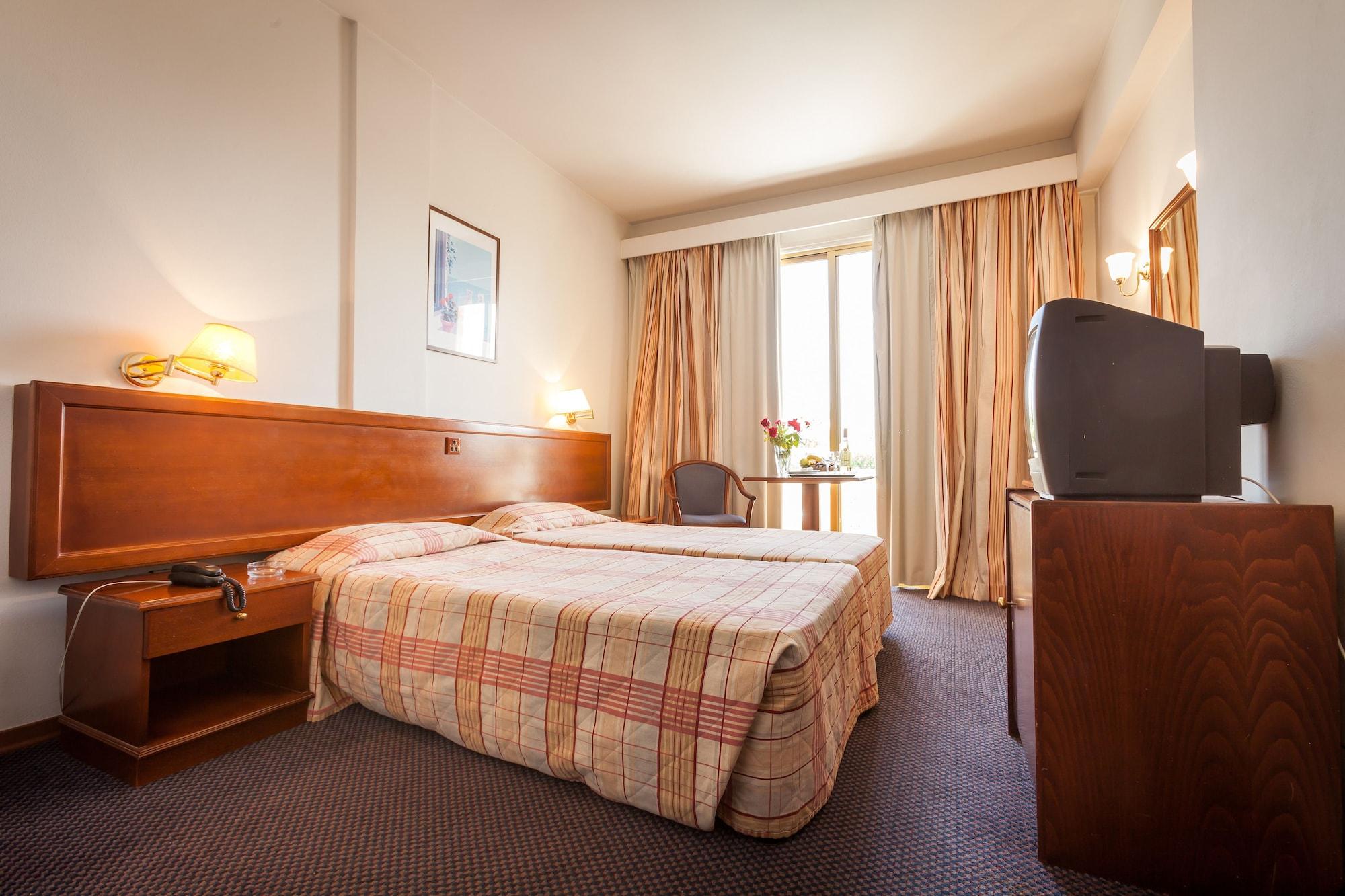 Crown Resorts Henipa Ларнака Екстериор снимка