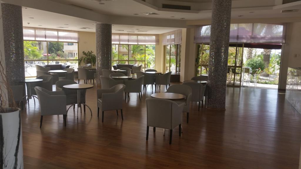 Crown Resorts Henipa Ларнака Екстериор снимка