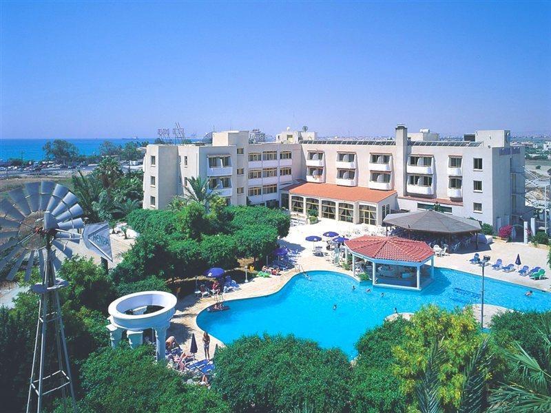 Crown Resorts Henipa Ларнака Екстериор снимка