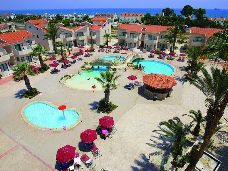 Crown Resorts Henipa Ларнака Екстериор снимка