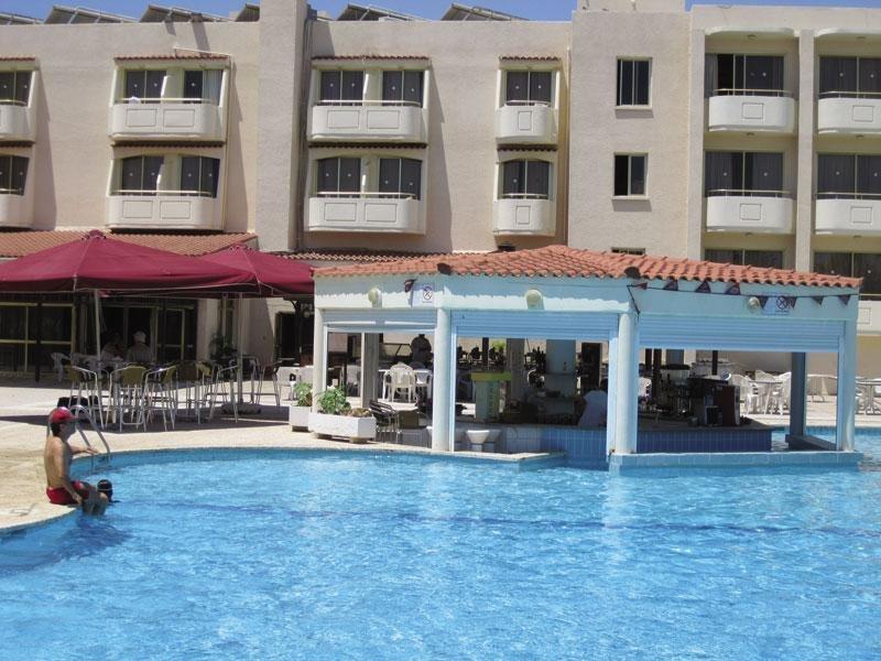 Crown Resorts Henipa Ларнака Екстериор снимка