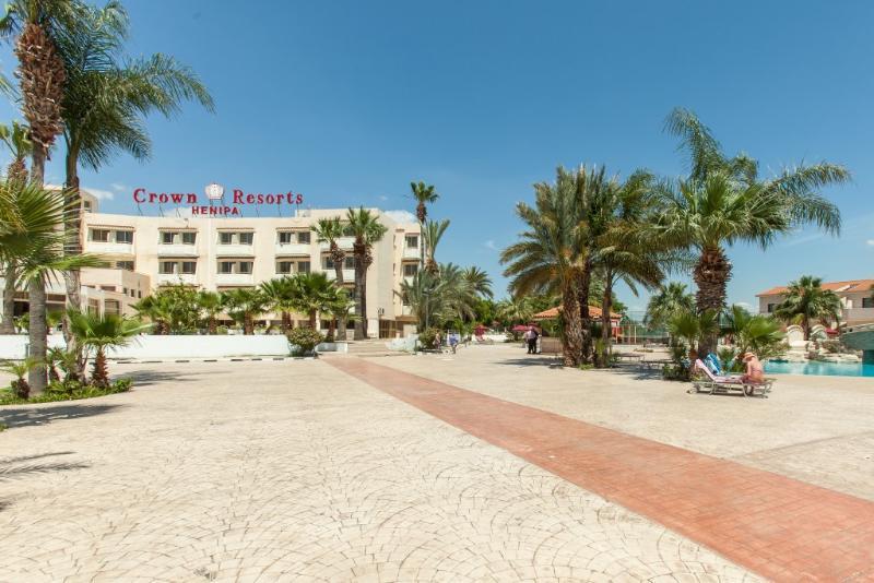 Crown Resorts Henipa Ларнака Екстериор снимка